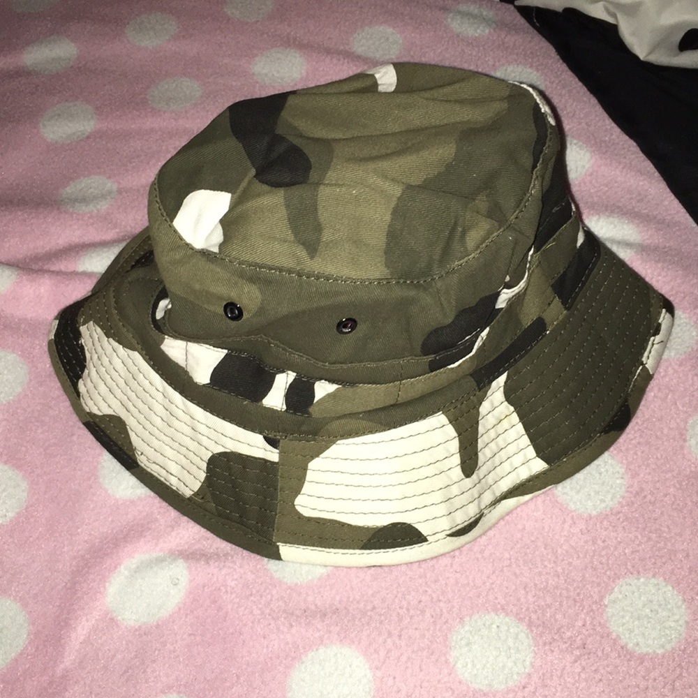 Camo bucket hat